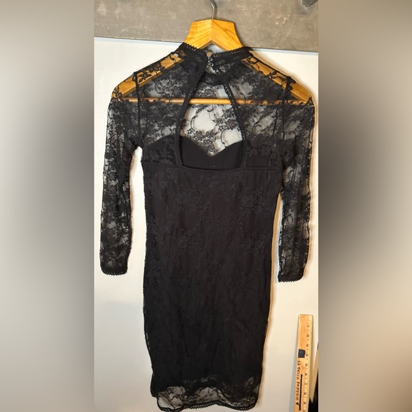 H&M lace dress with hold - Picture 4 of 11